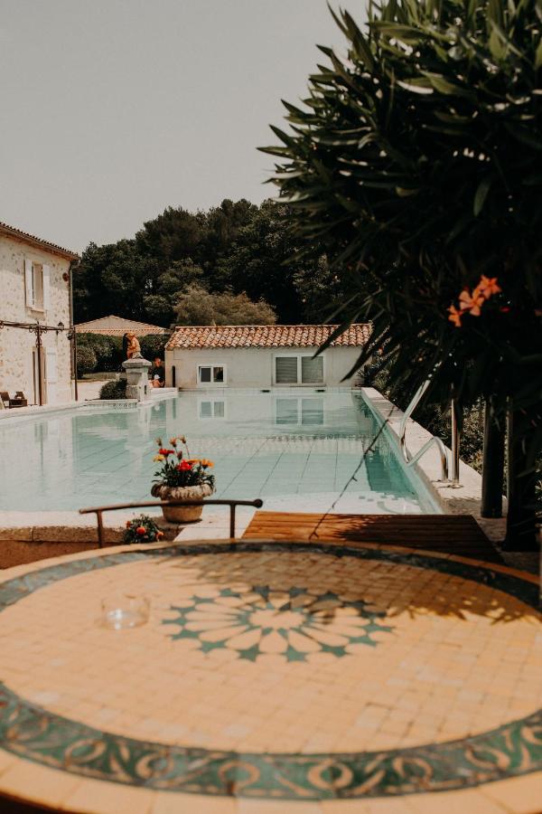 Domaine Amourella Aparthotel Lambesc Exterior foto