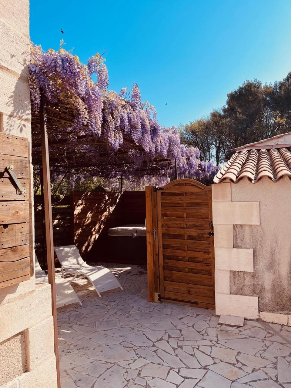 Domaine Amourella Aparthotel Lambesc Quarto foto